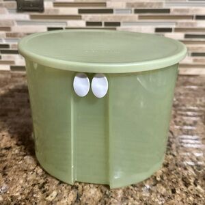 Tupperware Fridge Smart Large Round 20 Cups Mint Green Vegetable Keeper